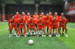 爱游戏-亚洲足球盛会上球员们兢兢业业