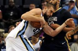 爱游戏网页版-包含爵士前锋砍下惊人三双，助球队轻松击溃鹈鹕的词条