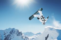 爱游戏官方-绿茵与硬木的王者时刻，贝蒂斯决胜沙特，伊布生死接管西决