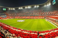 爱游戏娱乐-紫金风暴席卷北岸花园，保罗末节连斩14分，湖人踏平宿敌凯尔特人