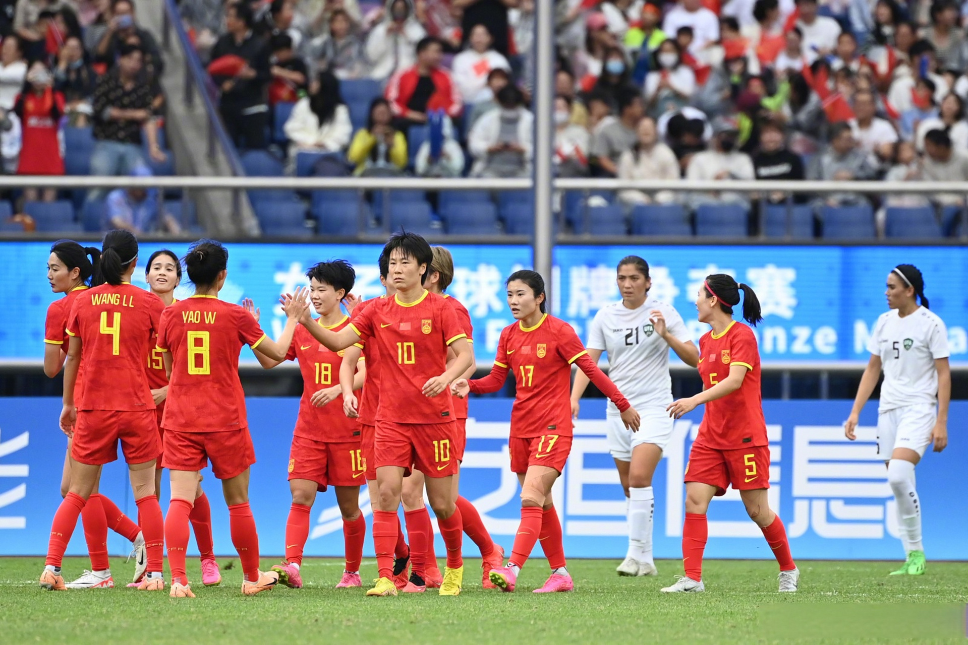 亚洲女足锦标赛中国队踏上冠军之路