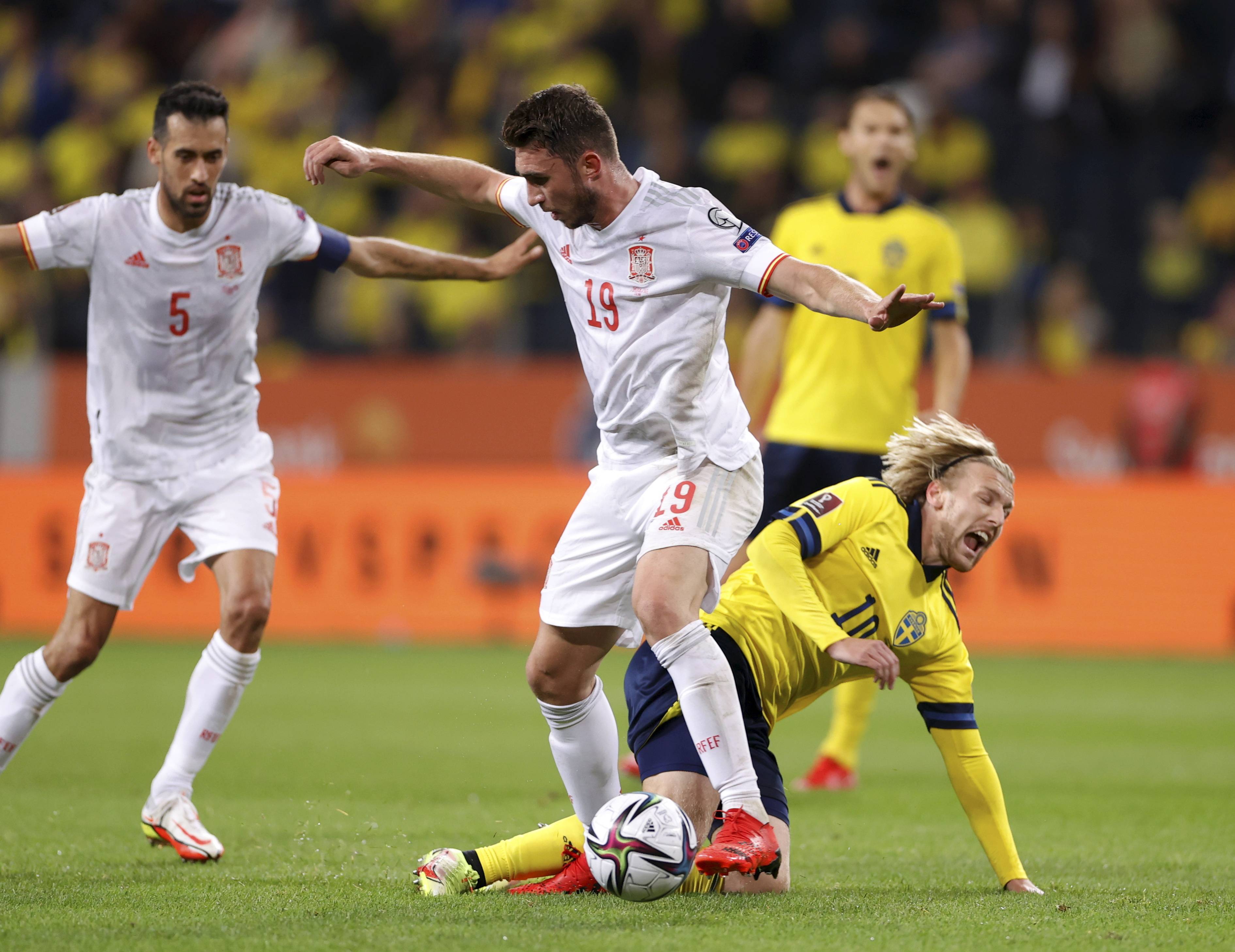 荷兰队与意大利队进行激烈角逐 荷兰队与意大利队进行激烈角逐