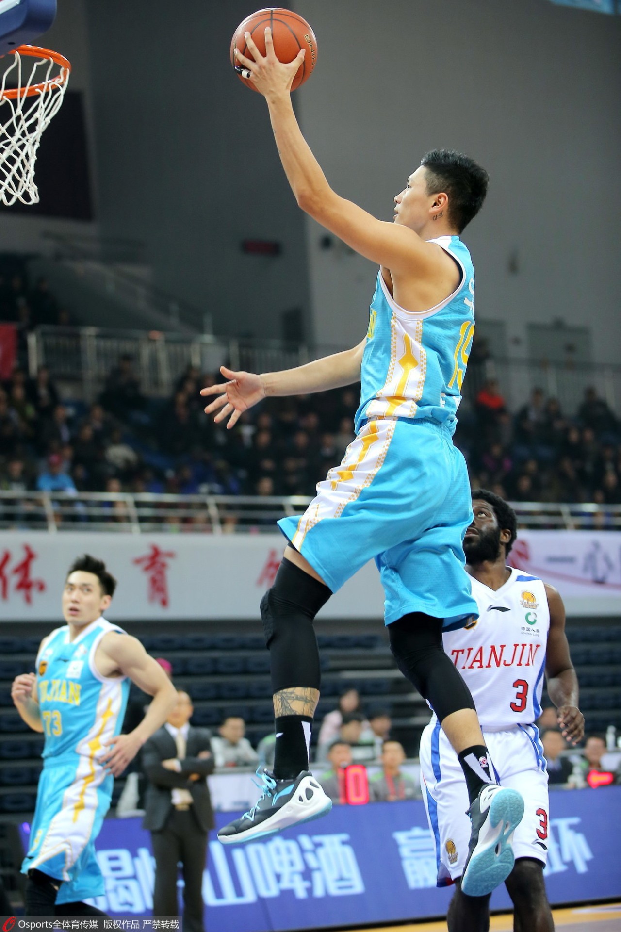 海南男篮客场取胜,稳守领先优势 海南男篮客场取胜,稳守领先优势