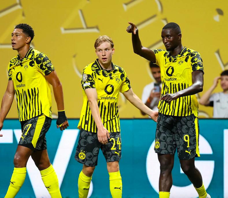 包含罗马迎战多特蒙德，期待取得欧冠比赛胜利的词条