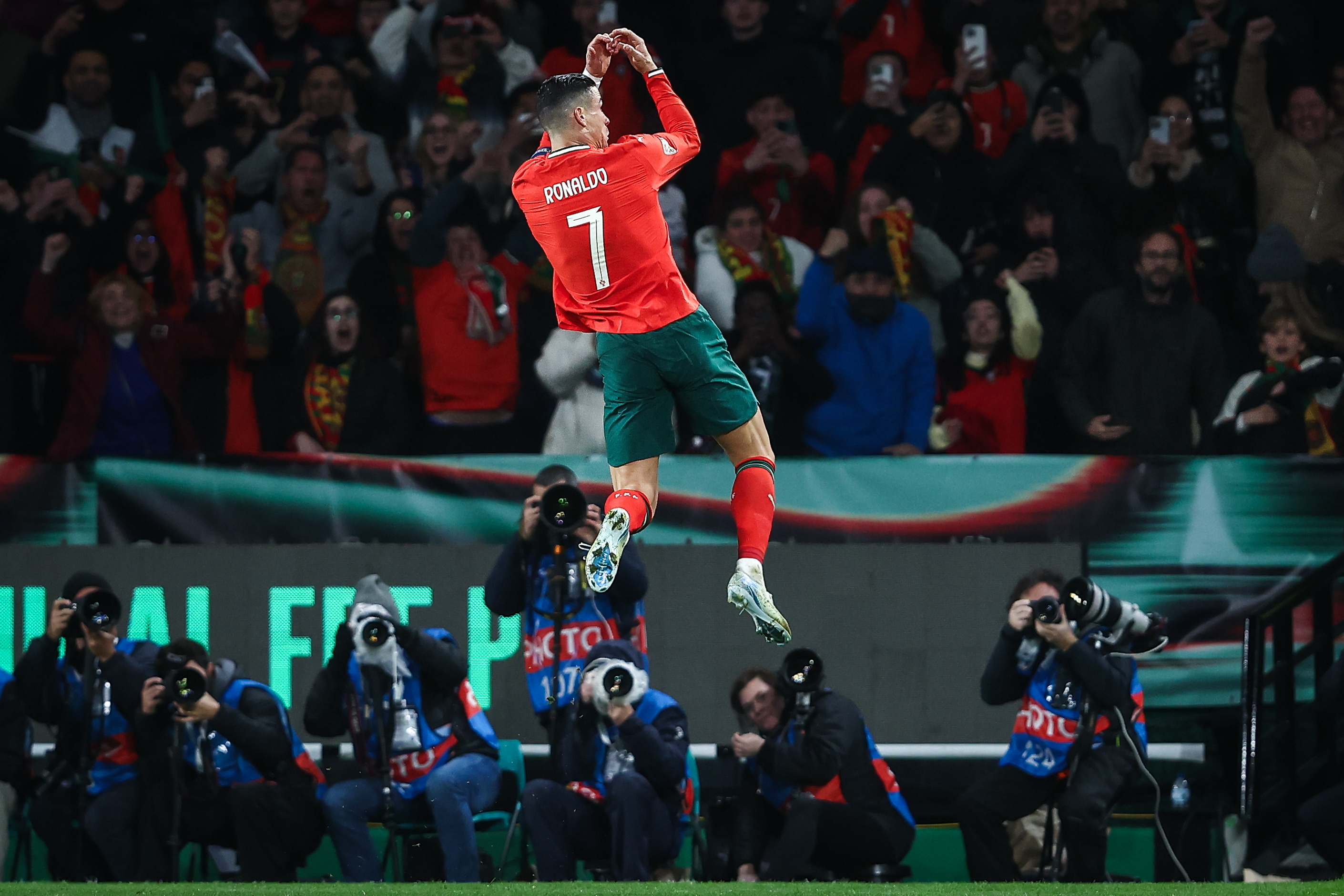 法国战胜葡萄牙，斩获欧锦赛强资格