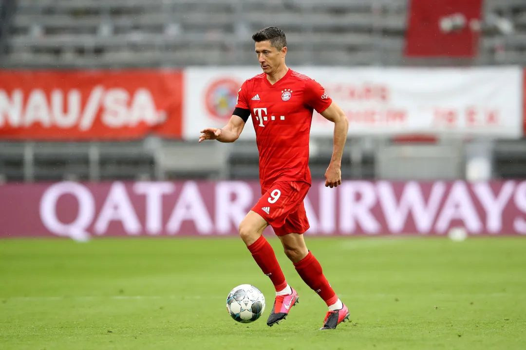 法兰克福战队连续取胜，保持领跑优势