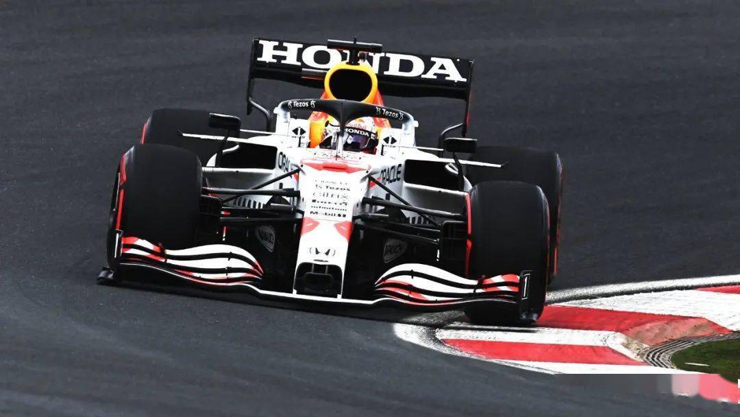 阿斯顿马丁逆转梅赛德斯,塞恩斯统治全场的简单介绍 阿斯顿马丁逆转梅赛德斯,塞恩斯统治全场的简单介绍