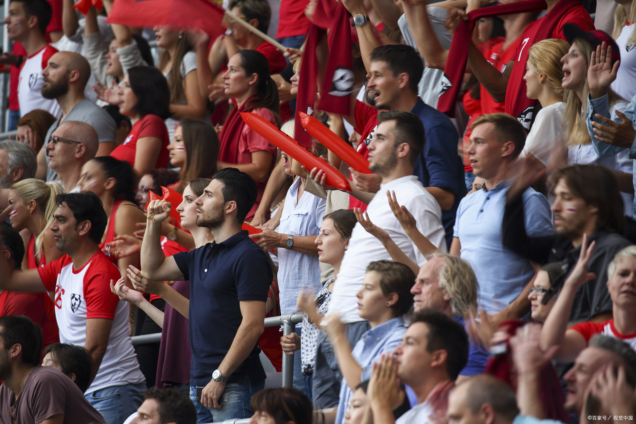 夺冠狂欢!队伍奋勇迎战取得胜利,引爆球迷狂热!的简单介绍 夺冠狂欢!队伍奋勇迎战取得胜利,引爆球迷狂热!的简单介绍