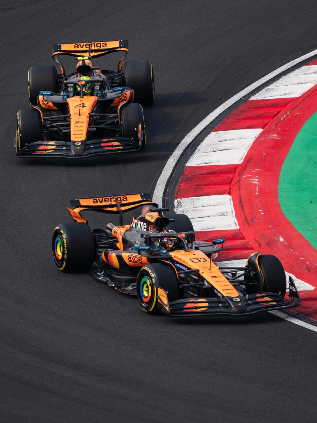 包含迈凯伦翻盘红牛二队，皮亚斯特里点燃赛场的词条