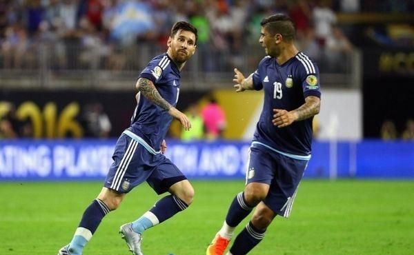 荷兰鏖战瑞士,阿奎罗高光表现的简单介绍 荷兰鏖战瑞士,阿奎罗高光表现的简单介绍