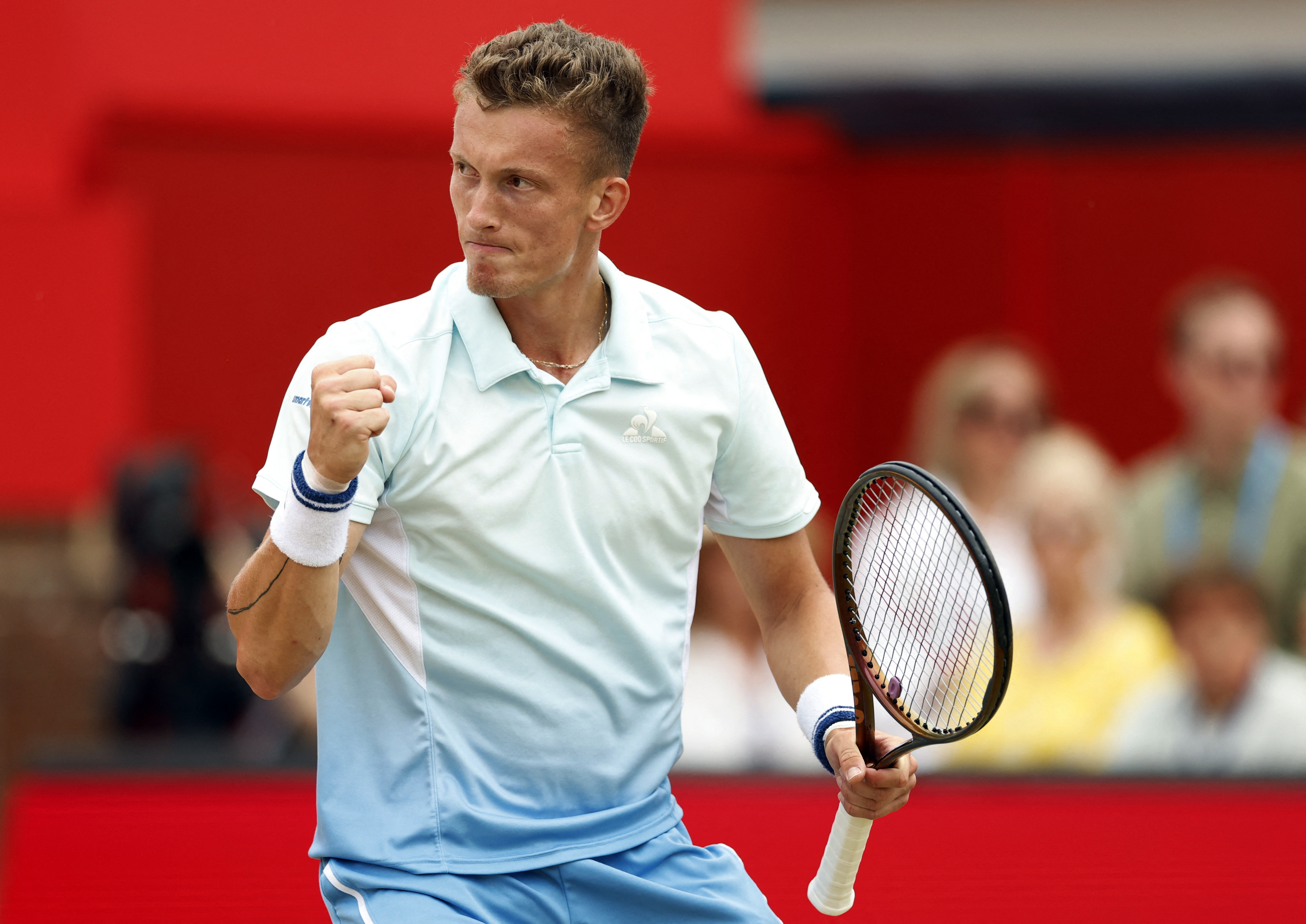 意大利网球队翻盘世界网球队,阿尔卡拉斯制霸全场 意大利网球队翻盘世界网球队,阿尔卡拉斯制霸全场