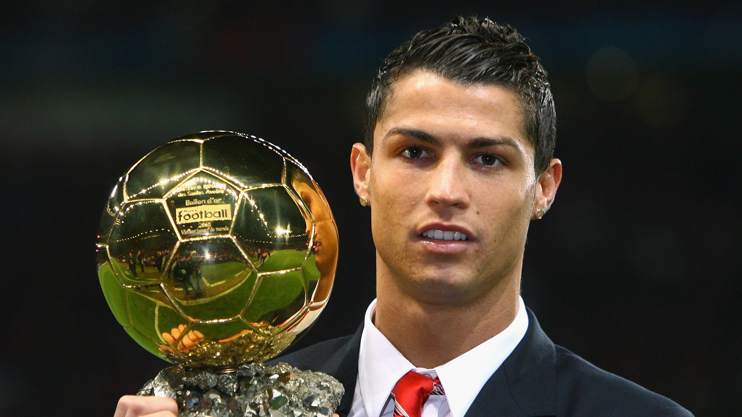 当猛龙击败鹈鹕，字母哥却在英超接管比赛，一场跨越时空的体育狂想